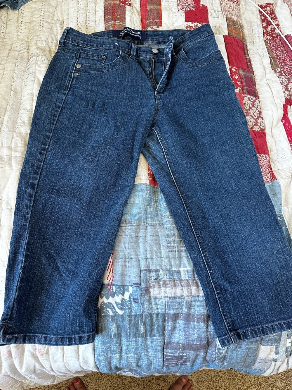 Gloria Vanderbilt Dark Blue Cropped Jeans